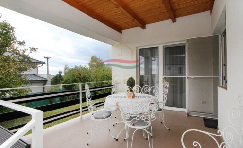 (AAA) Exklusives Einfamilienhaus in ruhiger Lage - naturnah mit teilweisem Balatonblick (33288)