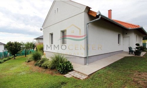 (AAA) Exklusives Einfamilienhaus in ruhiger Lage - naturnah mit teilweisem Balatonblick (33288)