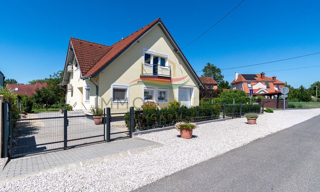 (AAA) Hervorragende Gelegenheit– Einfamilienhaus in Seenähe auf einem wunderschön angelegten Grundstück