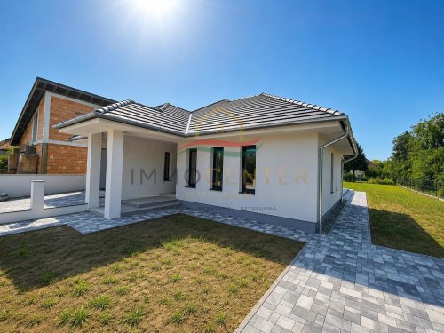 (AAA) Erstbezug: Neubau mit pflegleichtem Grundstück in guter Lage (FAR9282)