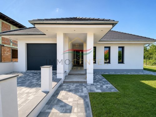(AAA) Erstbezug: Neubau mit pflegleichtem Grundstück in guter Lage (FAR9282)