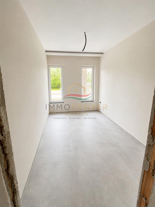 (AAA) Erstbezug: Neubau mit pflegleichtem Grundstück in guter Lage (FAR9282)