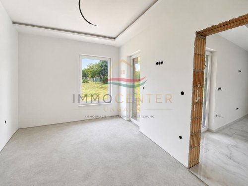 (AAA) Erstbezug: Neubau mit pflegleichtem Grundstück in guter Lage (FAR9282)
