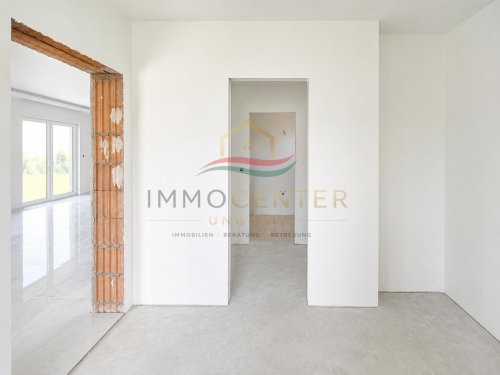 (AAA) Erstbezug: Neubau mit pflegleichtem Grundstück in guter Lage (FAR9282)