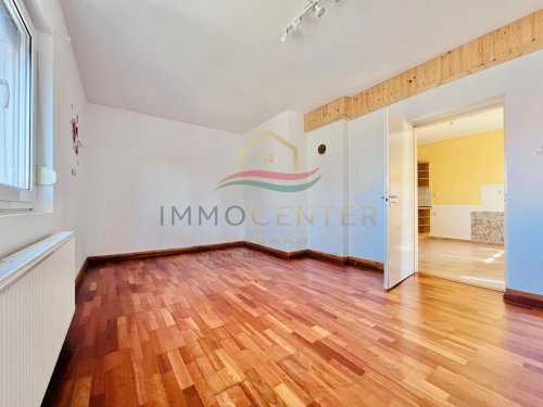 (AAA) Geräumiges Mehrgenerationenhaus in ruhiger Sackgasse (PB4749)