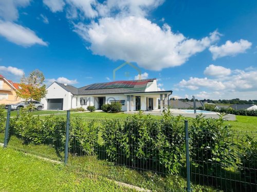 (AAA) Modernes, energieeffizientes Einfamilienhaus mit Pool und hochwertiger Ausstattung (PB3391)
