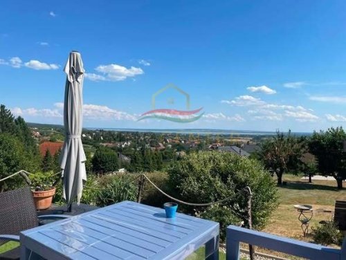 (AAA) Gemütliches Reetdachhaus mit Weitblick oberhalb vom Balaton (CM0216)