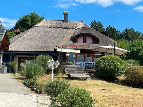 (AAA) Gemütliches Reetdachhaus mit Weitblick oberhalb vom Balaton (CM0216)