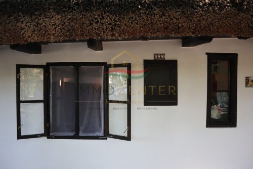 (BAA) Märchenhaftes, fast 100 Jahre altes Reetdach-Bauernhaus bei Györ (Lux003)