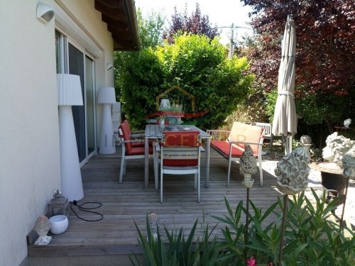 (BAA) Modernes Zuhause mit mediterranem Garten bei Győr (Lux007)