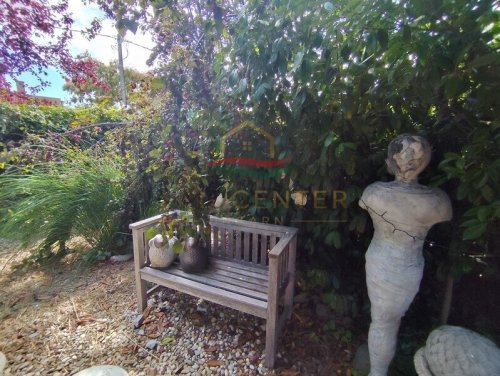 (BAA) Modernes Zuhause mit mediterranem Garten bei Győr (Lux007)