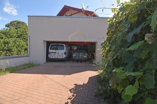 (BAA) Neuwertiges Haus mit schönem Ausblick, nah der Stadt und dem Thermalbad (FER0727)