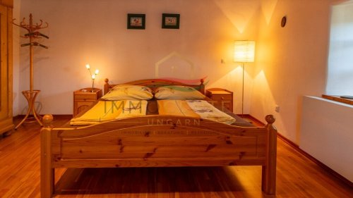 (AAA) Märchenhafter Panoramablick am Nordufer u. am Fuße der Burg Szigliget (33924)
