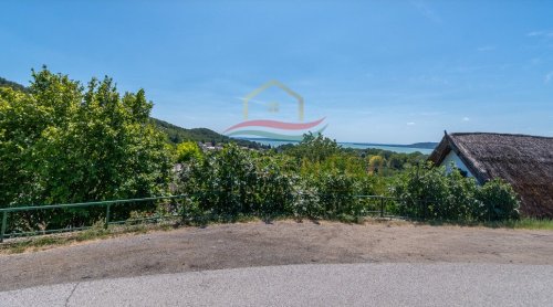(AAA) Märchenhafter Panoramablick am Nordufer u. am Fuße der Burg Szigliget (33924)