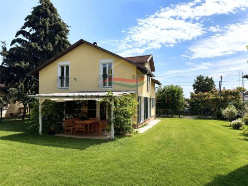 (BAA) Hochwertiges Famillienhaus mit vollwertigem, bewohnbarem Nebengebäude (HIL2023)