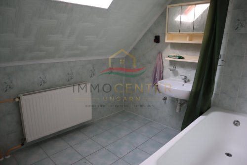 Familienhaus mit Wintergarten, Gästehaus, Pool &amp; Sauna – bei Győr, in Gönyű! (Lux018)