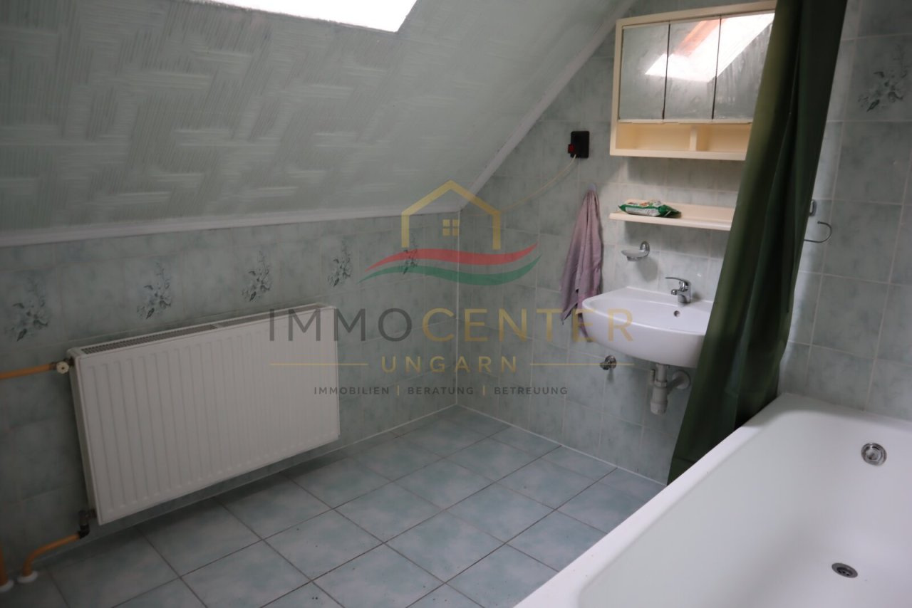 Familienhaus mit Wintergarten, Gästehaus, Pool &amp; Sauna – bei Győr, in Gönyű! (Lux018)