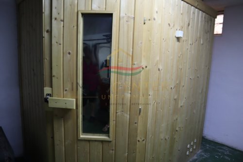 Familienhaus mit Wintergarten, Gästehaus, Pool &amp; Sauna – bei Győr, in Gönyű! (Lux018)