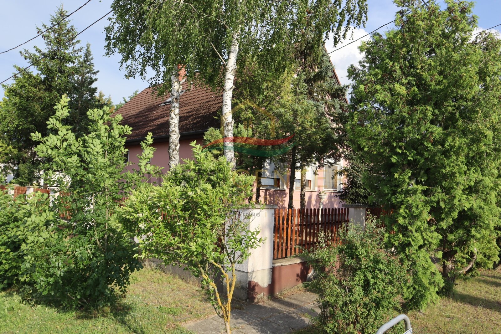 Családi ház télikerttel, vendégházzal, medencével és szaunával – Győr közelében, Gönyűn!