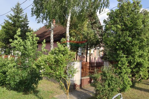 Familienhaus mit Wintergarten, Gästehaus, Pool &amp; Sauna – bei Győr, in Gönyű! (Lux018)
