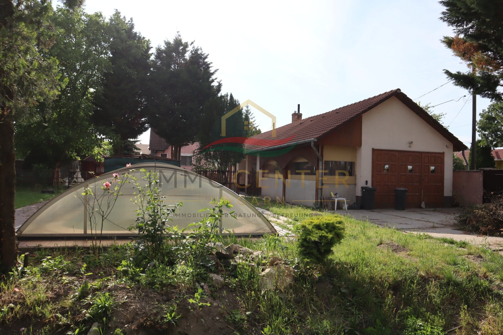 Familienhaus mit Wintergarten, Gästehaus, Pool & Sauna – bei Győr, in Gönyű!