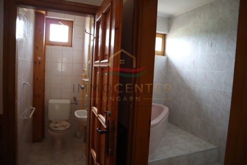 Familienhaus mit Wintergarten, Gästehaus, Pool &amp; Sauna – bei Győr, in Gönyű! (Lux018)