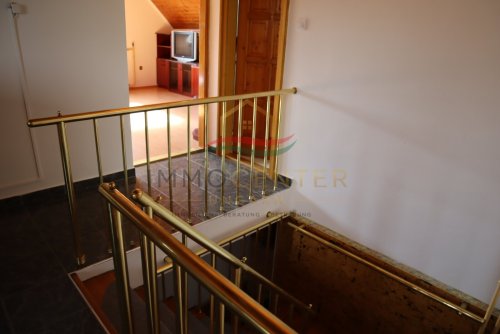 Familienhaus mit Wintergarten, Gästehaus, Pool &amp; Sauna – bei Győr, in Gönyű! (Lux018)