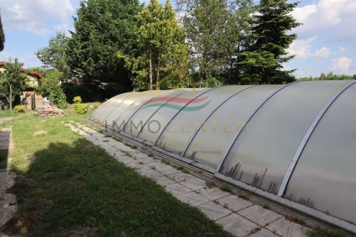 Familienhaus mit Wintergarten, Gästehaus, Pool &amp; Sauna – bei Győr, in Gönyű! (Lux018)