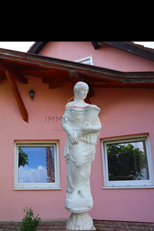 Familienhaus mit Wintergarten, Gästehaus, Pool &amp; Sauna – bei Győr, in Gönyű! (Lux018)