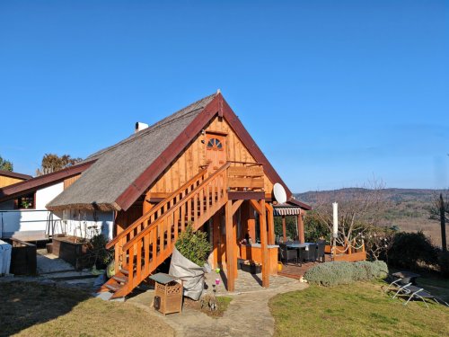 (AAA) Romantisches Reetdachhaus mit Balaton-Panorama (CM185-6)