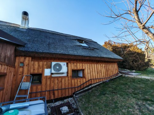 (AAA) Romantisches Reetdachhaus mit Balaton-Panorama (CM185-6)