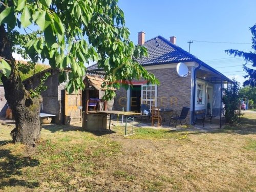 (BAA) Koffer packen und einziehen – ruhiges Landhaus mit großem Garten und Wald am Grundstücksende (Lux020)