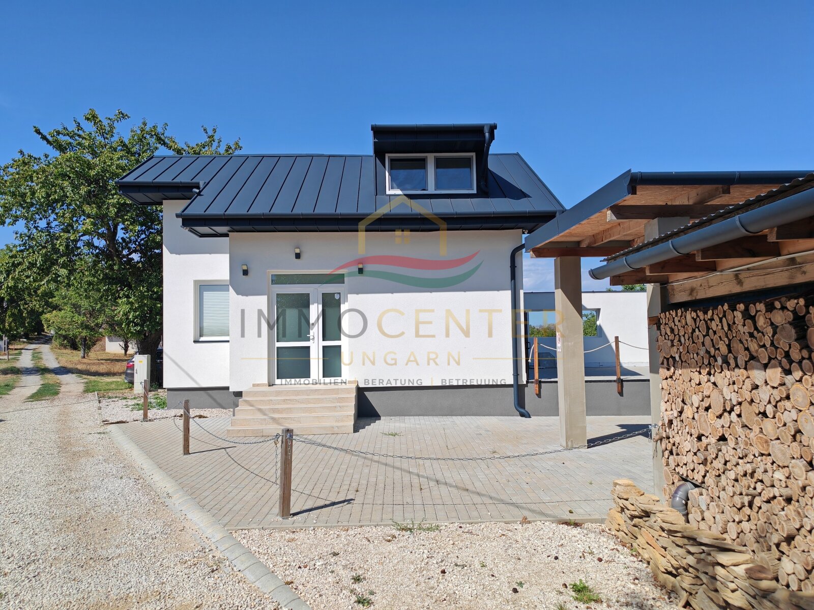 (AAA) Neubau: Hochwertig ausgestattetes Landhaus in ruhiger Lage