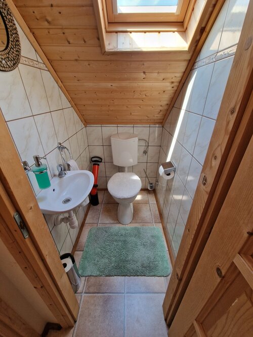 (AAB) Großes Landhaus mit Pool in ruhiger Lage bei Heviz (HCM306-4) — WC oben