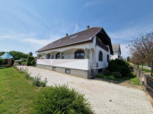 (AAB) Großes Landhaus mit Pool in ruhiger Lage bei Heviz (HCM306-4)