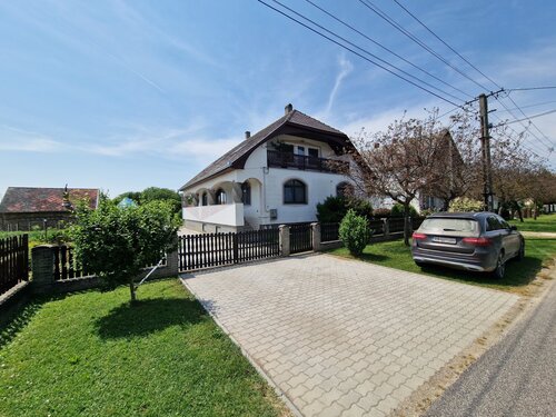 (AAB) Großes Landhaus mit Pool in ruhiger Lage bei Heviz (HCM306-4)