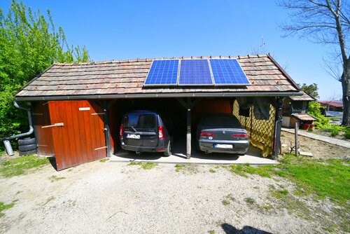 (AAAB) Wunderschönes ungarisches Landhaus mit großem Grundstück und Pferdeboxen (HCM307-5) — Doppelgarage &amp; Schuppen