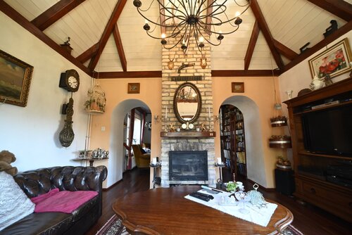 (AAAB) Wunderschönes ungarisches Landhaus mit großem Grundstück und Pferdeboxen (HCM307-5) — Wohnzimmer