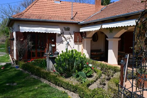 (AAAB) Wunderschönes ungarisches Landhaus mit großem Grundstück und Pferdeboxen (HCM307-5)