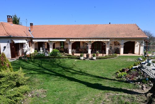 (AAAB) Wunderschönes ungarisches Landhaus mit großem Grundstück und Pferdeboxen (HCM307-5)