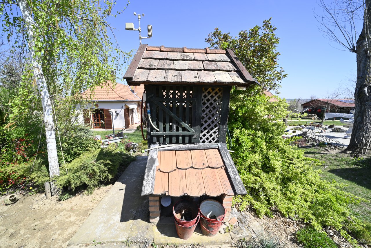 (BAB) Wunderschönes ungarisches Landhaus mit großem Grundstück und Pferdeboxen (HCM307-5) — saját kút