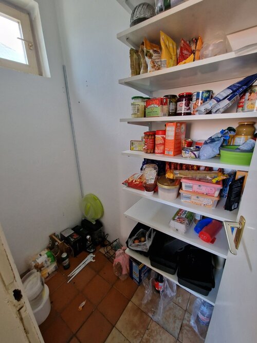 (BCA) Großes, grundsolides Haus, unterkellert, viel Platz und günstig! (HCM341-5) — Speisekammer EG