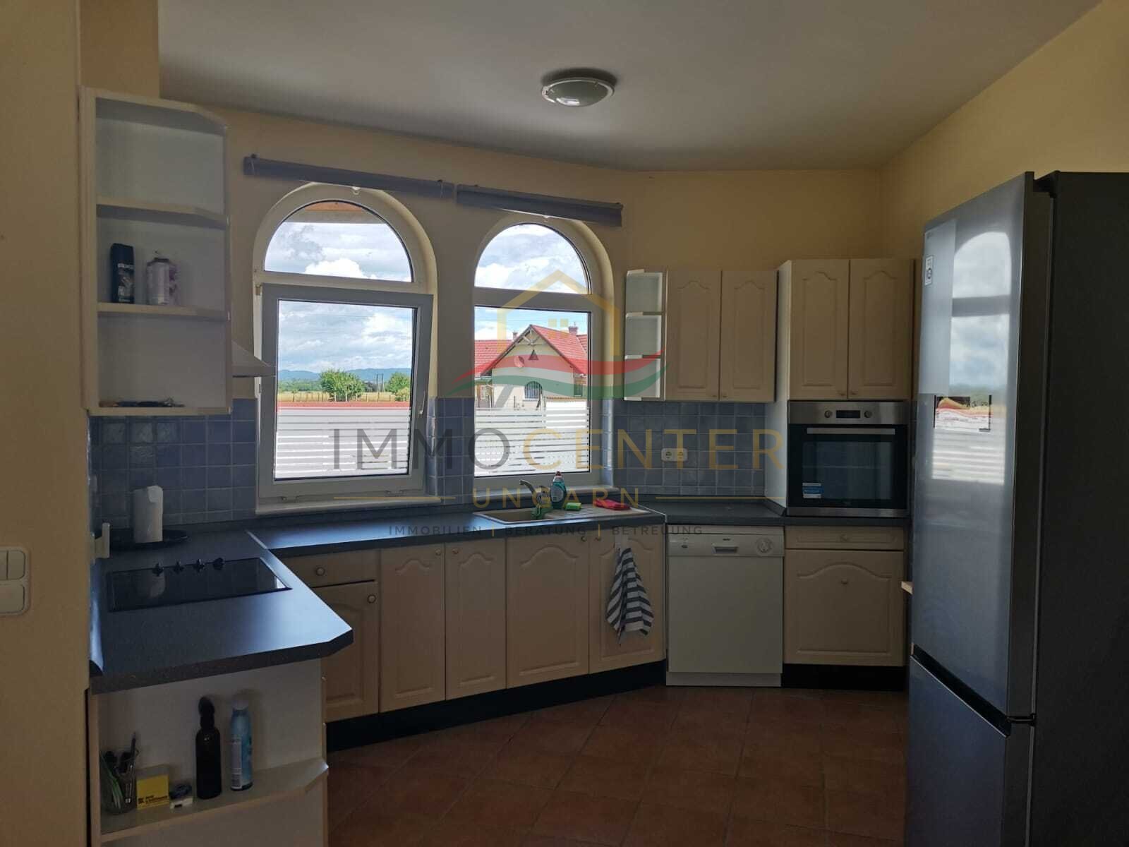 (AAA) Neuwertiges Landhaus im Bungalowstil mit Gästeappartment und Pool (CM064-5)