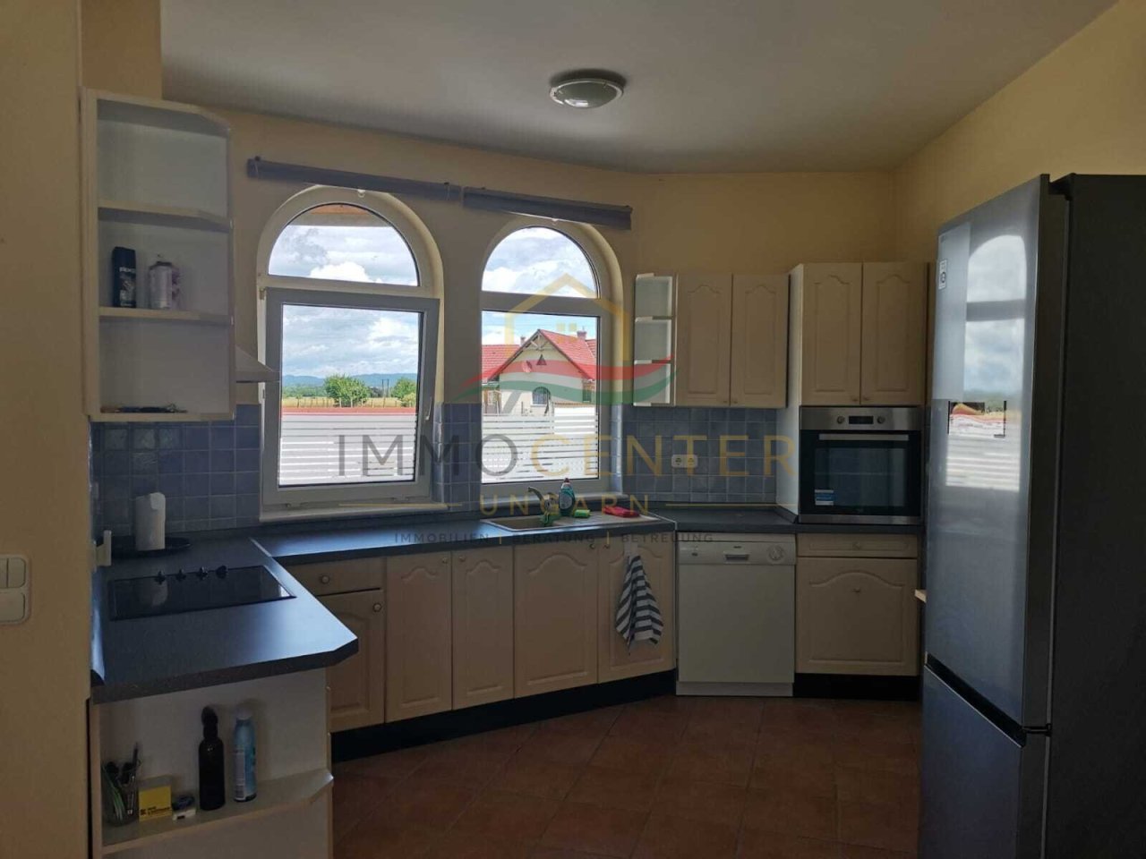 (AAA) Neuwertiges Landhaus im Bungalowstil mit Gästeappartment und Pool (CM064-5)