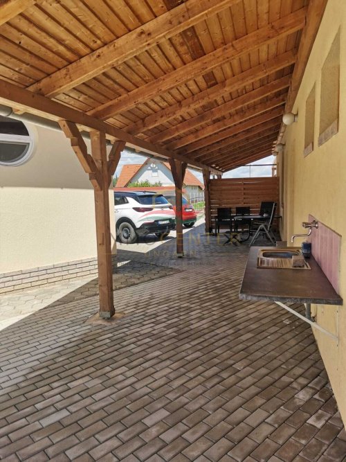 (AAA) Neuwertiges Landhaus im Bungalowstil mit Gästeappartment und Pool (CM064-5)