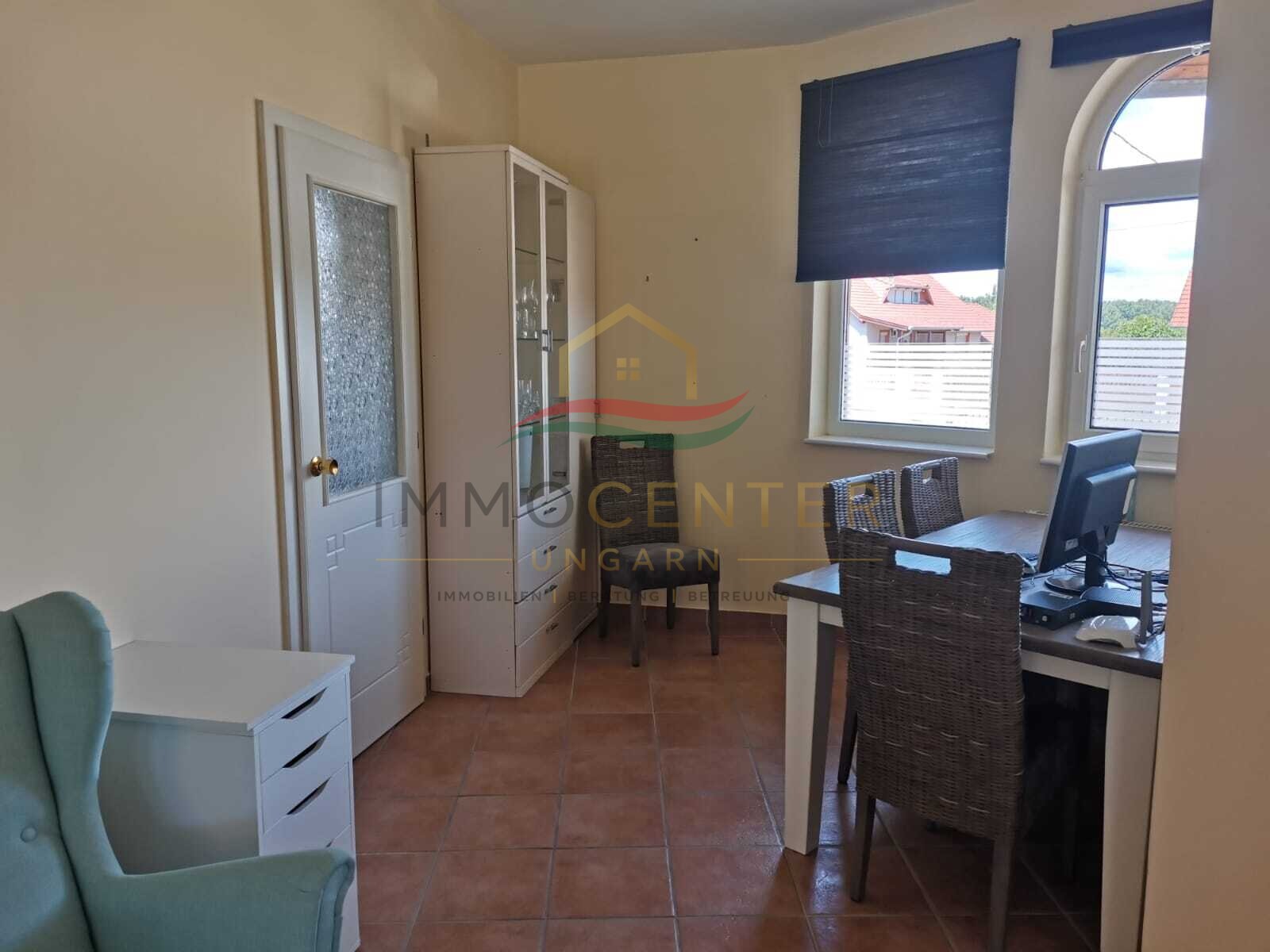 (AAA) Neuwertiges Landhaus im Bungalowstil mit Gästeappartment und Pool (CM064-5)