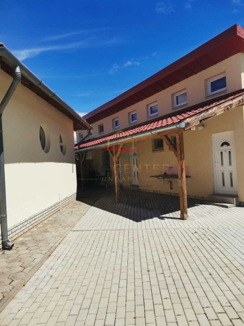 (AAA) Neuwertiges Landhaus im Bungalowstil mit Gästeappartment und Pool (CM064-5)