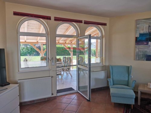 (AAA) Neuwertiges Landhaus im Bungalowstil mit Gästeappartment und Pool (CM064-5)
