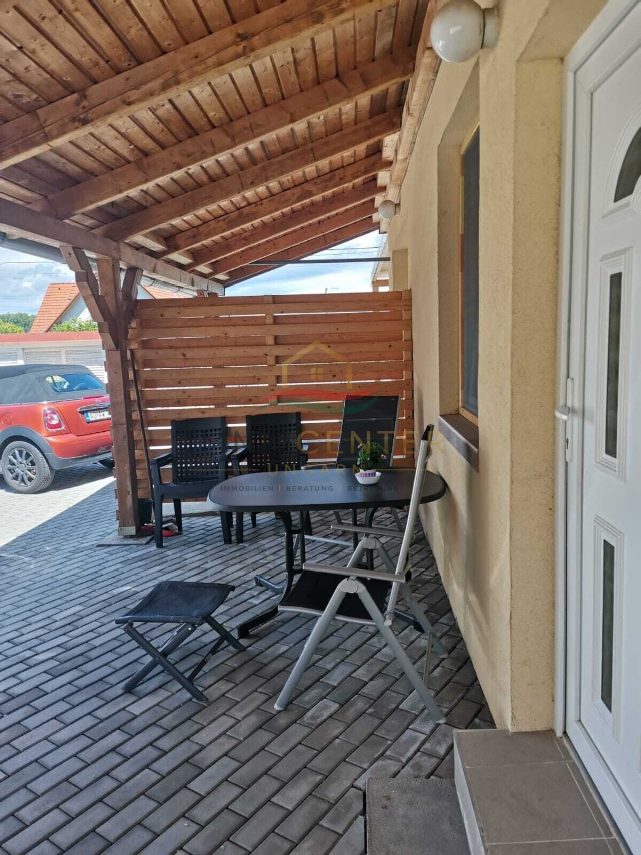 (AAA) Neuwertiges Landhaus im Bungalowstil mit Gästeappartment und Pool (CM064-5)