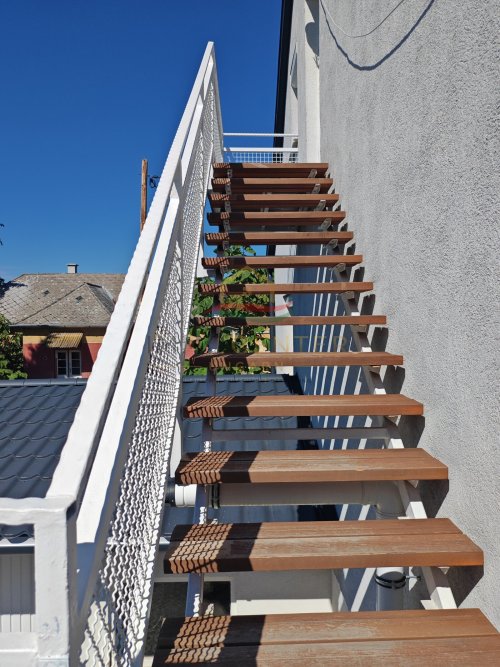 (AAA) Großes Landhaus mit Apartment &amp; viel Staufläche, auch ideal für Handwerk oder Büro (HCM217-3) — Treppe zum Apartment